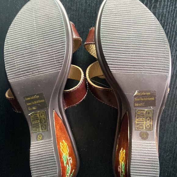 Via Veneto Leather Angela Sandals - Picture 6 of 8